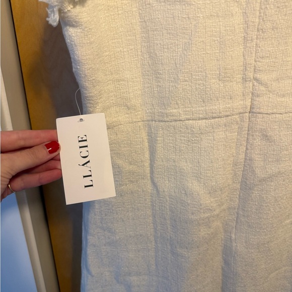 NWT White Sleeveless Dress with Black Bow - Picture 3 of 4